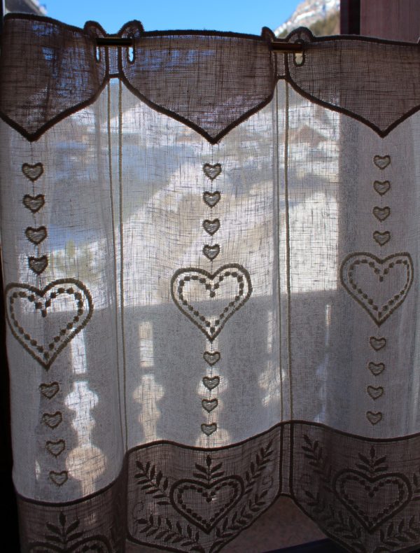 tendina tirolese cuore h 45/60 cm - immagine 2